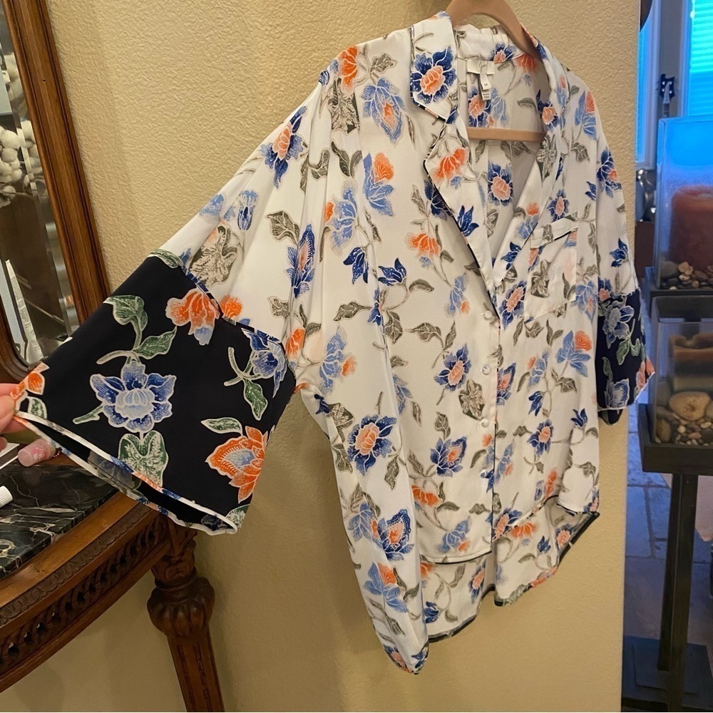 SOLD!! JOIE Desmonda Floral 100% Silk 3/4 Sleeve Pajama Style Button Top-Medium - Picture 2 of 9